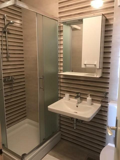 Apartmani Ruza Макарська Екстер'єр фото