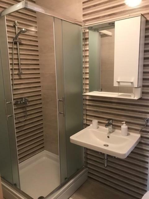 Apartmani Ruza Макарська Екстер'єр фото